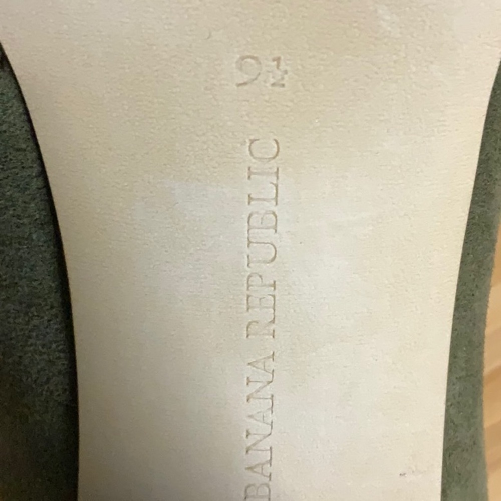 Women’s Banana Republic suede pumps - Picture 6 of 6
